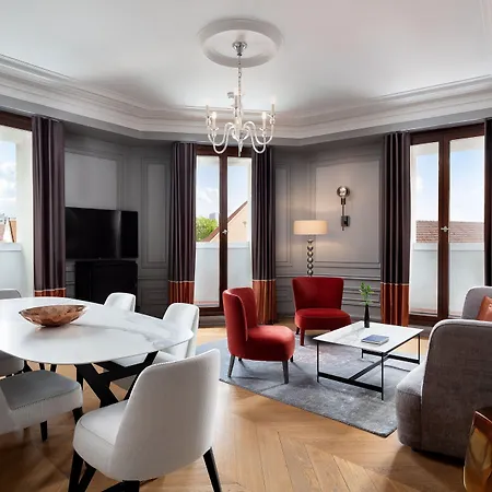 テレグラーフ オートグラフ コレクション タリン